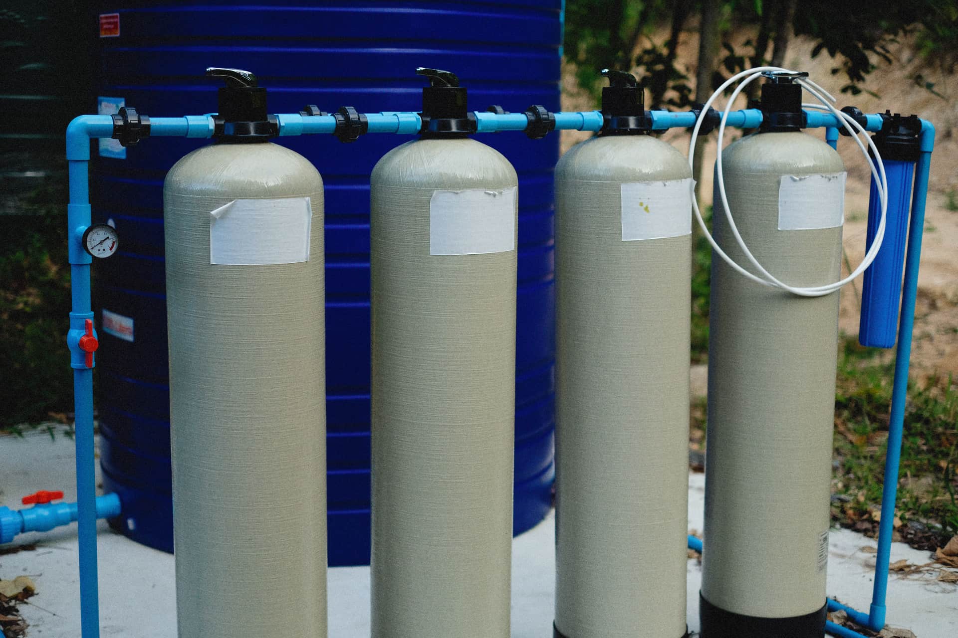 Reverse osmosis system cartridges under a sink